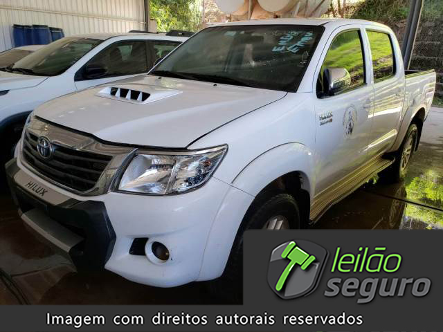 LOTE 006 TOYOTA HILUX CD 2014