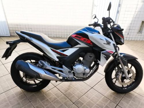 LOTE 041 HONDA CB 250F TWISTER