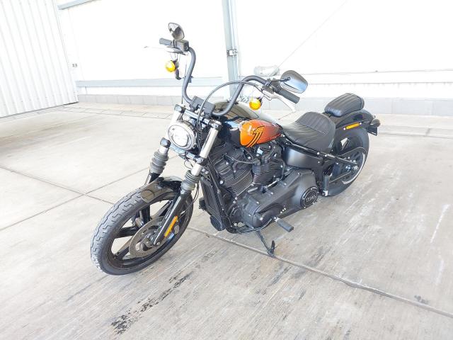 LOTE 008 Harley-Davidson STREET BOB 114