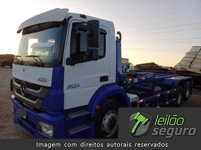 LOTE 005 MERCEDES BENZ AX 