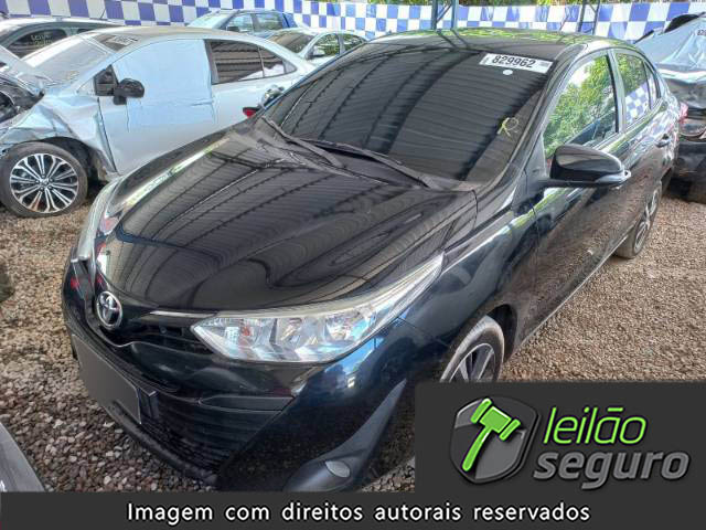 LOTE 041 TOYOTA YARIS SEDA